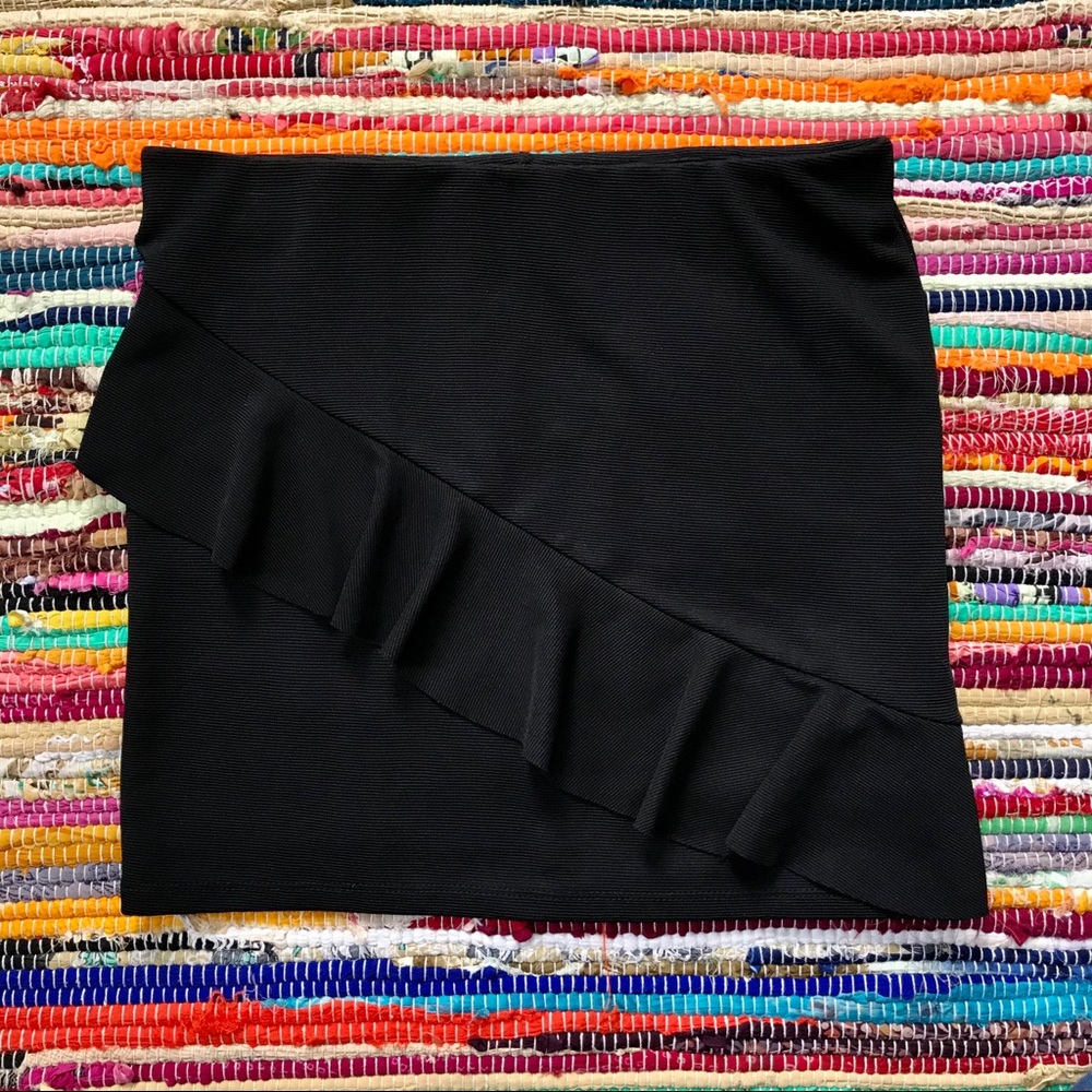 Zara ~ Black ruffle mini skirt